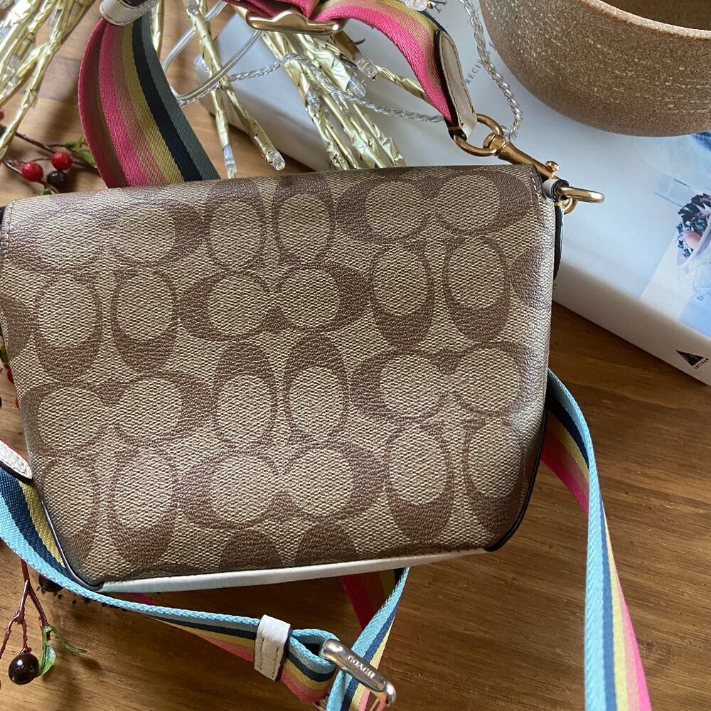 COACH X PEANUTS KARLEE CROSSBODY SIGNATURE CANVAS WITH SNOOPY - Picture 4 of 6